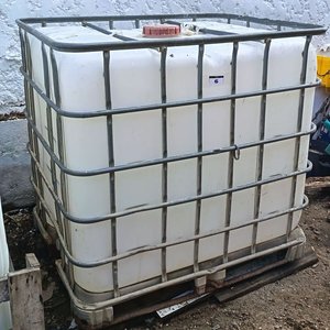 Tanque Contnedort IBC 1000 lts. con Jaula Metálica y Palé - imagen 1