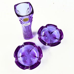 Conjunto de 3 piezas de cristal color lila: 2 ceniceros y 1 florero - imagen 2