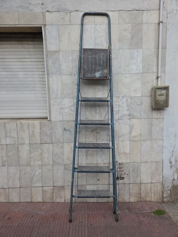 Escalera Metálica Plegable de 5 Peldaños