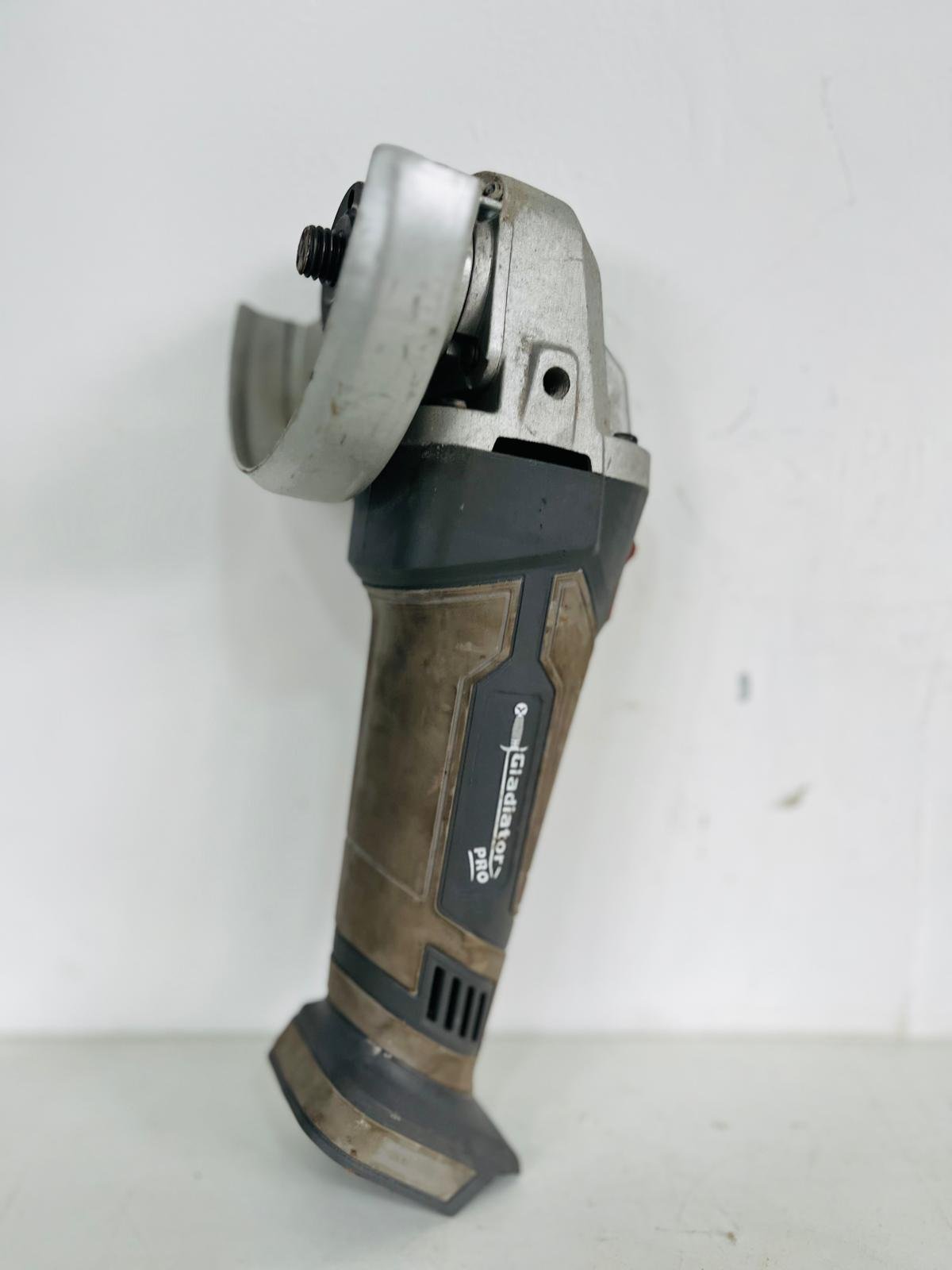 Amoladora Angular Gladiator Pro AA 815/16 - Funciona