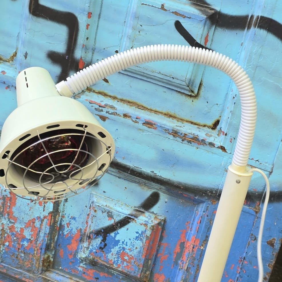 Item lote-16-lampara-infraroja-de-pie - Image 3