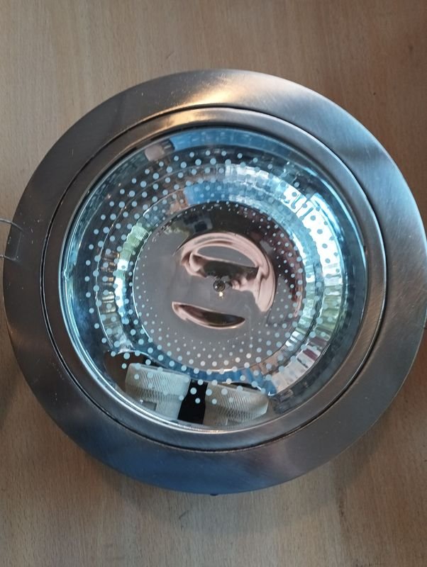 Platos metálicos de embutir con dos tomas - imagen 2