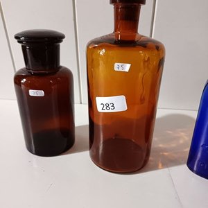 Tres Frascos Antiguos de Farmacia de Vidrio Ámbar y Azul - imagen 3