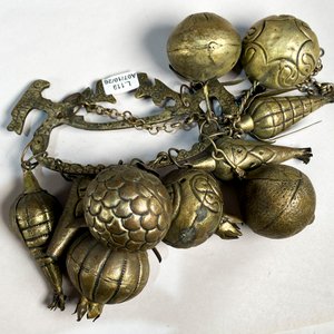 Balangandan Metálico con Colgantes Decorativos - imagen 2