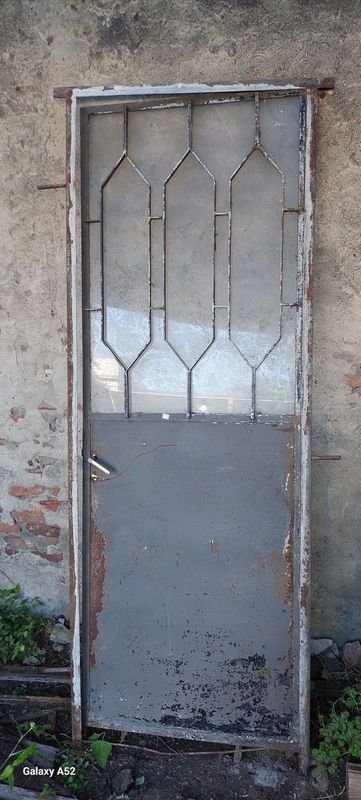 Lote anterior: Puerta antigua con ventana y marco