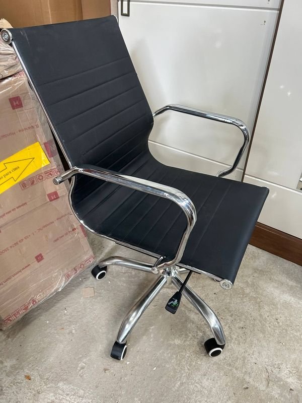 Silla de oficina en liquidación comercial - imagen 3