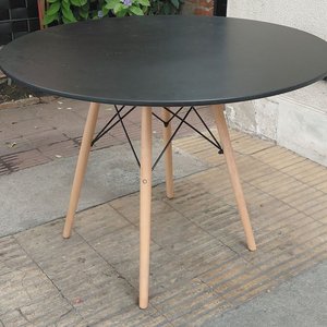 Mesa Redonda Negra con 4 Sillas Estilo Nórdico - imagen 4