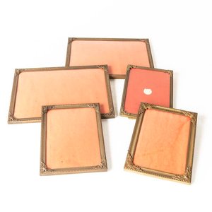 Lote anterior: Set de 5 Portarretratos con Marco de Bronce