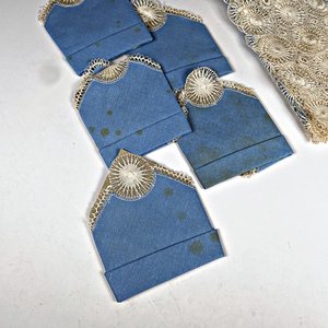Mantel de Hilo Bordado con 6 Servilletas de Encaje - imagen 3