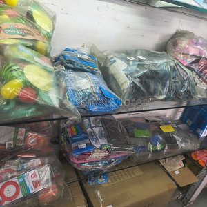 Lote siguiente: Lote de Juguetes y Artículos Escolares Variados
