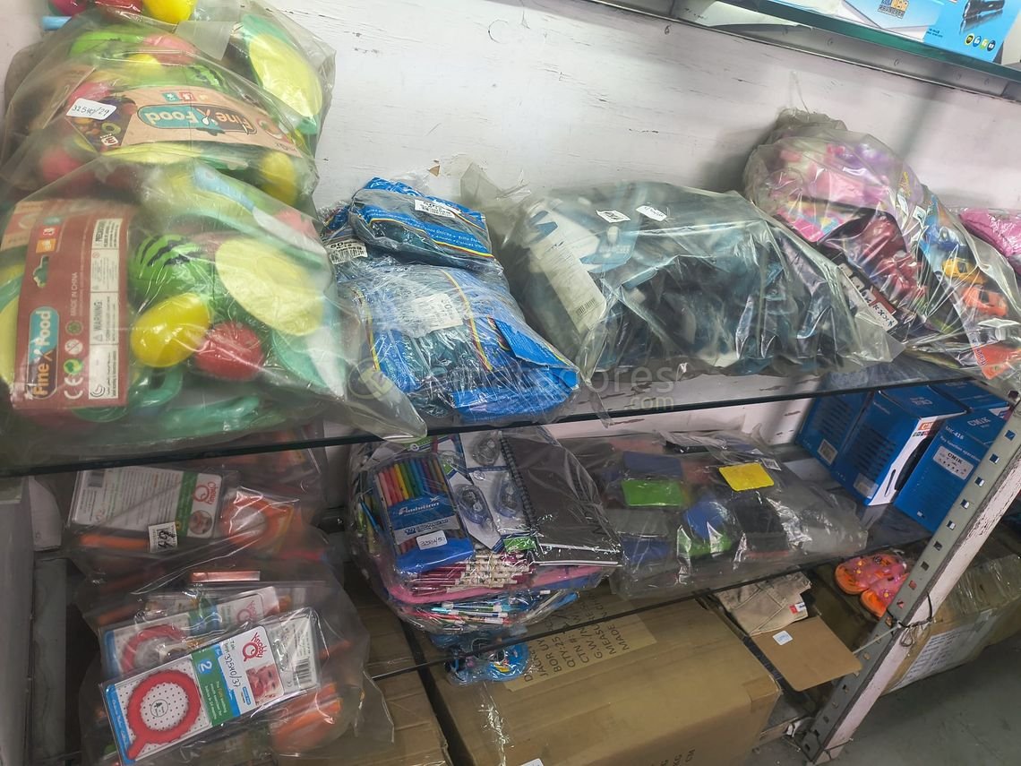 Lote de Juguetes y Artículos Escolares Variados