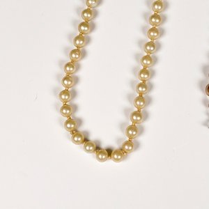 Dos Collares de Perlas Falsas Estilo Clásico - imagen 3