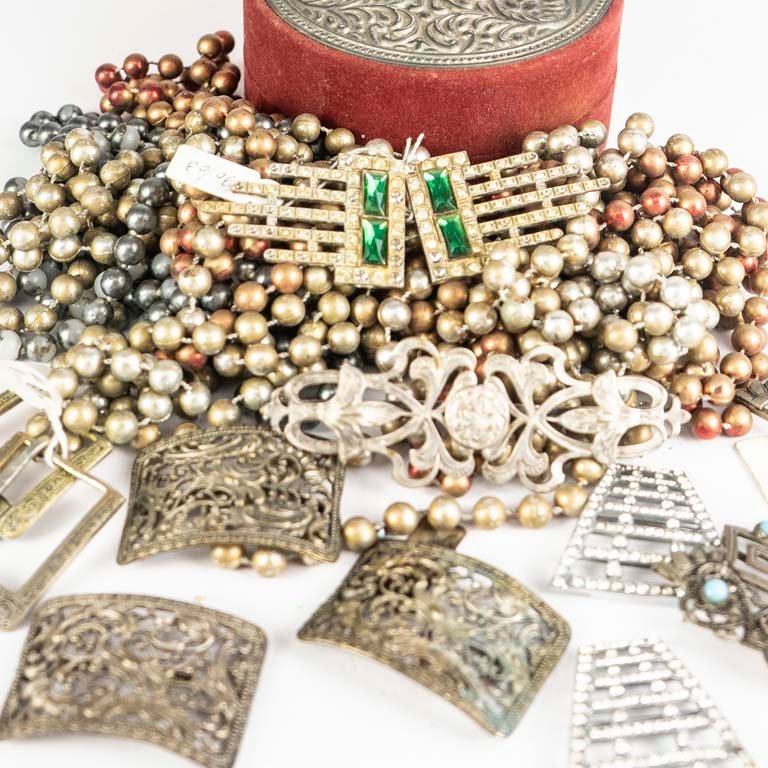 Colección de joyas, monedas y piezas metálicas - imagen 2