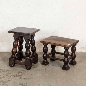Par de Banquitos de Madera con Patas Torneadas - imagen 1