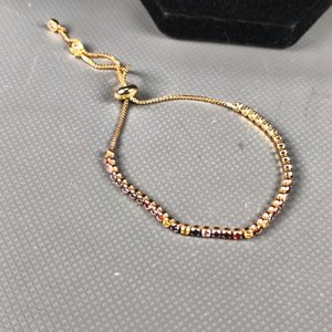 Cadena con Dije Artesanal en Plata y Pulsera Dorada con Piedras Sintéticas - imagen 9
