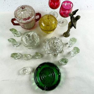 Lote de Cristalería y Figuras: Copas, Azucareros y Adornos - imagen 2