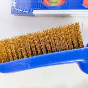 3 Ps Nivel imantado, trincheta plegable y cepillo de alambre - imagen 4