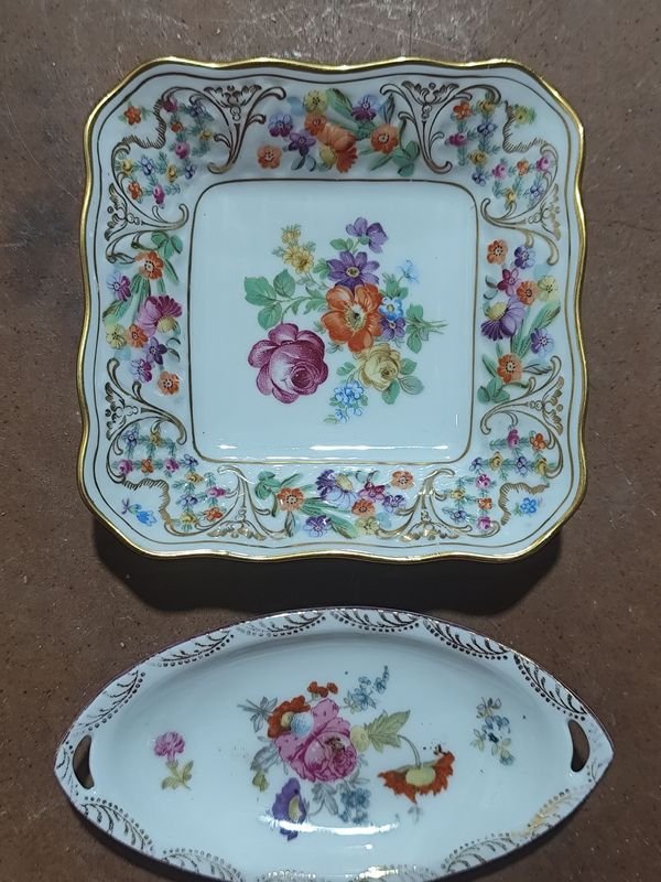 Dos Fuentes de Porcelana Bavaria con Bordes Dorados y Flores