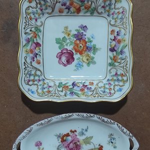 Lote siguiente: Dos Fuentes de Porcelana Bavaria con Bordes Dorados y Flores