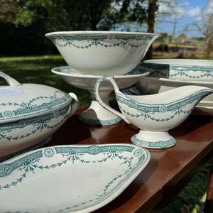 1 juego de vajilla en loza francesa antigua marca Provence 9 piezas (fuentes de distintas medidas de 15x11, 14x11x4, soperas 11x8x4, 10x7x3, aceitera, fuente pedestal) - imagen 2