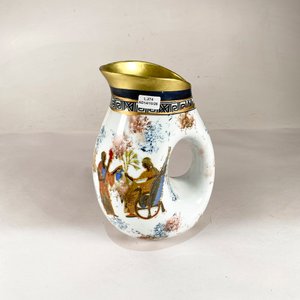 Lote siguiente: Jarra de Agua con Decorado Estilo Griego y Borde Dorado