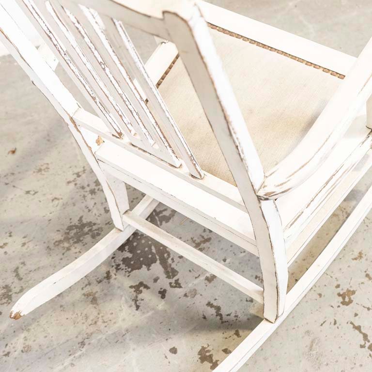 Sillón mecedora patinado de blanco para tapizar - imagen 3