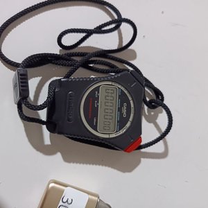 Cronómetro Digital Casio y Encendedor Dorado - imagen 3