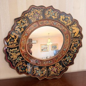 Lote anterior: Espejo Decorativo Redondo con Borde Ornamentado Estilo Oriental