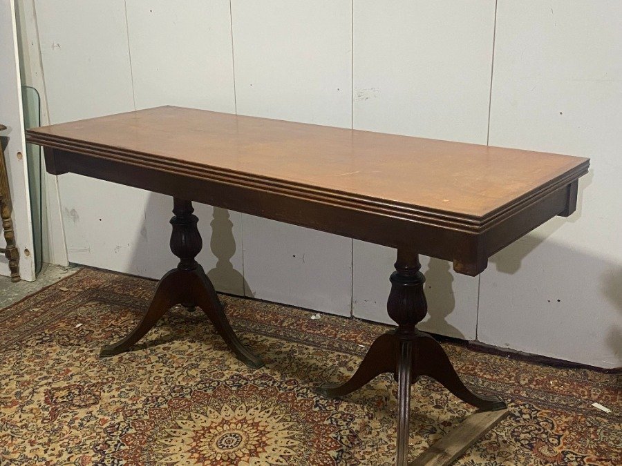 Lote anterior: Mesa de madera antigua con espejo