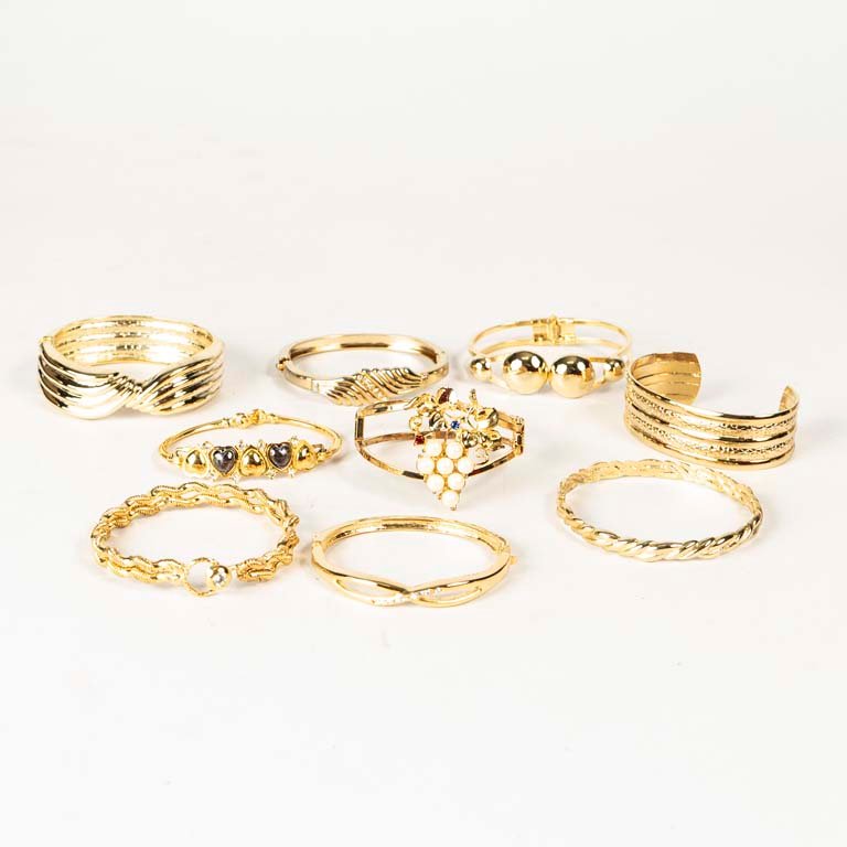 Lote siguiente: Pulseras fantasía de metal dorado