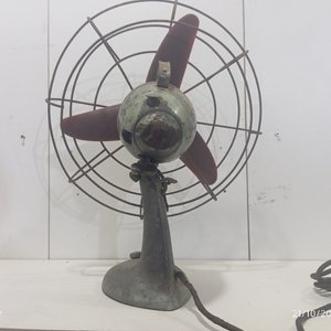 Antiguo Ventilador de Mesa Metálico con Rejilla de Hierro - imagen 5