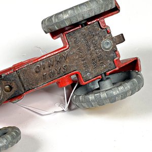 Tractor de Juguete Dinky Toys Massey Harris Rojo - imagen 4