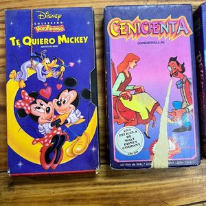 Lote de 4 VHS Clásicos Disney: Te Quiero Mickey, Cenicienta, Peter Pan y Blanca Nieves - imagen 2