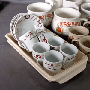 Lote de Vajilla: Tetera, Tazas, Platos y Recipientes Varios - imagen 6