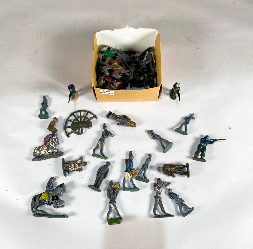 Lote de Soldados Antiguos de Juguete de Plástico y Metal