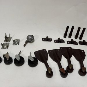 Lote de Ruedas y Soportes Metálicos Varios - imagen 4