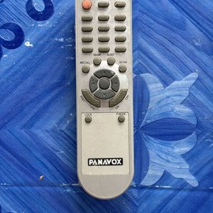 Televisor Panavox a Tubo con Soporte de Pared y Control Remoto - imagen 3