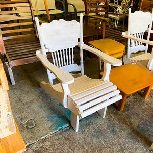 Sillón de Madera Blanco y Mesa Auxiliar Naranja - imagen 1