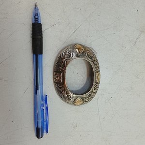 Aro para Rastra en Metal Plateado con Bronce y Motivos Gauchescos - imagen 3