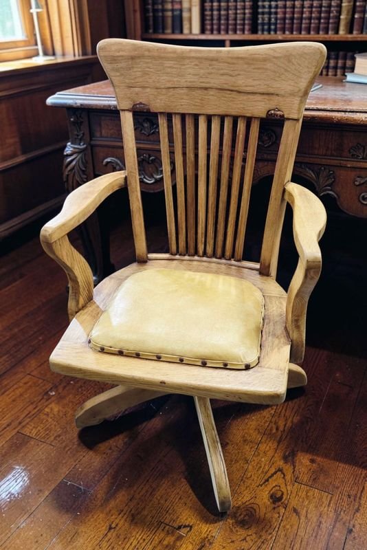 Sillón de Escritorio Antiguo de Roble Macizo Restaurado - imagen 1