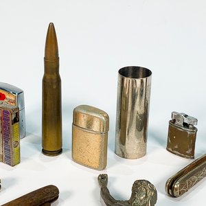Lote de Encendedores, Cuchillos y Objetos Coleccionables Vintage - imagen 2