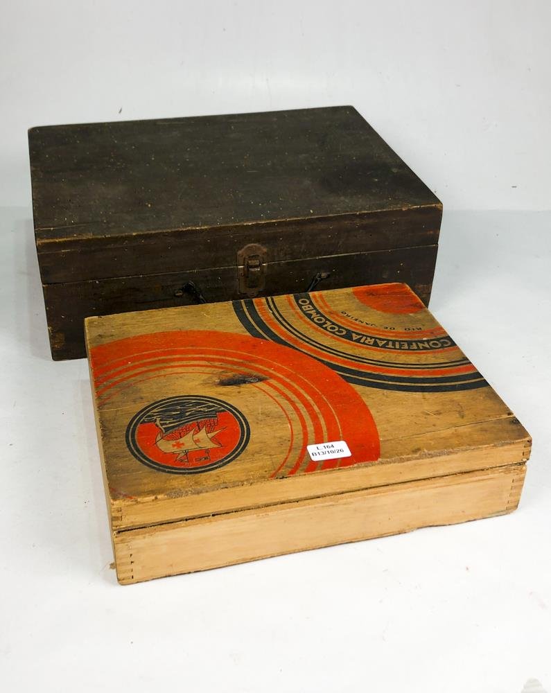 Dos Cajas de Madera Vintage con Tapa Abatible