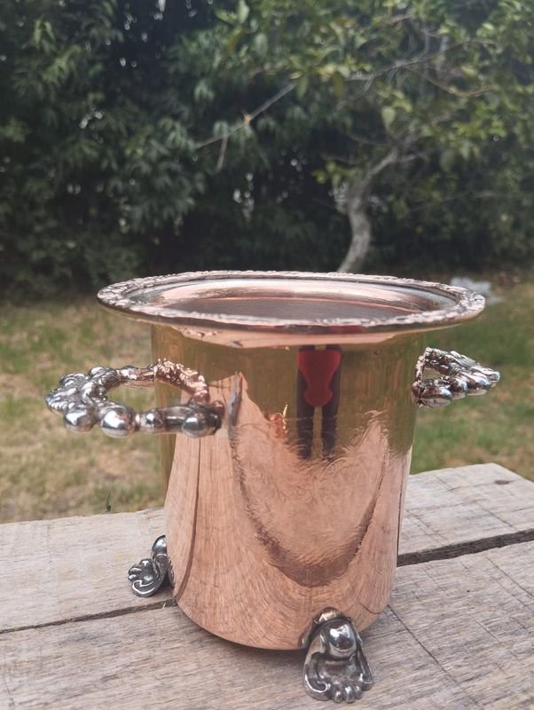 Hielera en cobre pulido con asas y tres patas - imagen 3