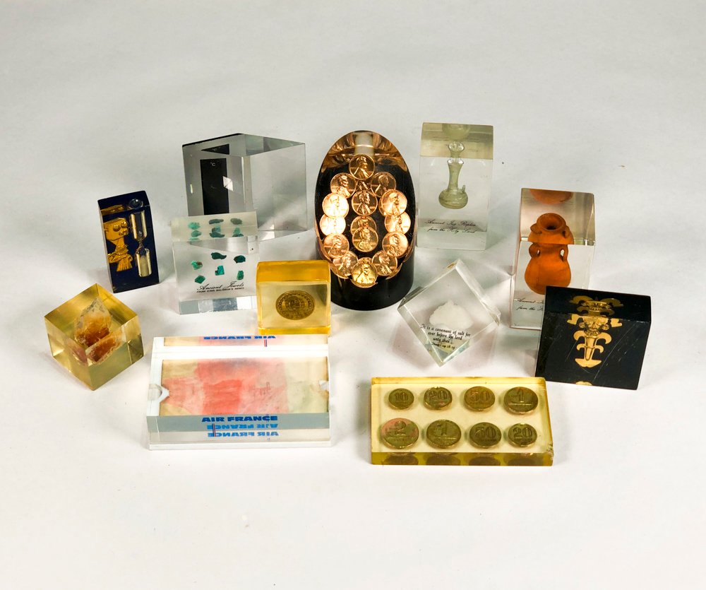 Lote anterior: Colección de piezas en acrílico con diseños y motivos únicos