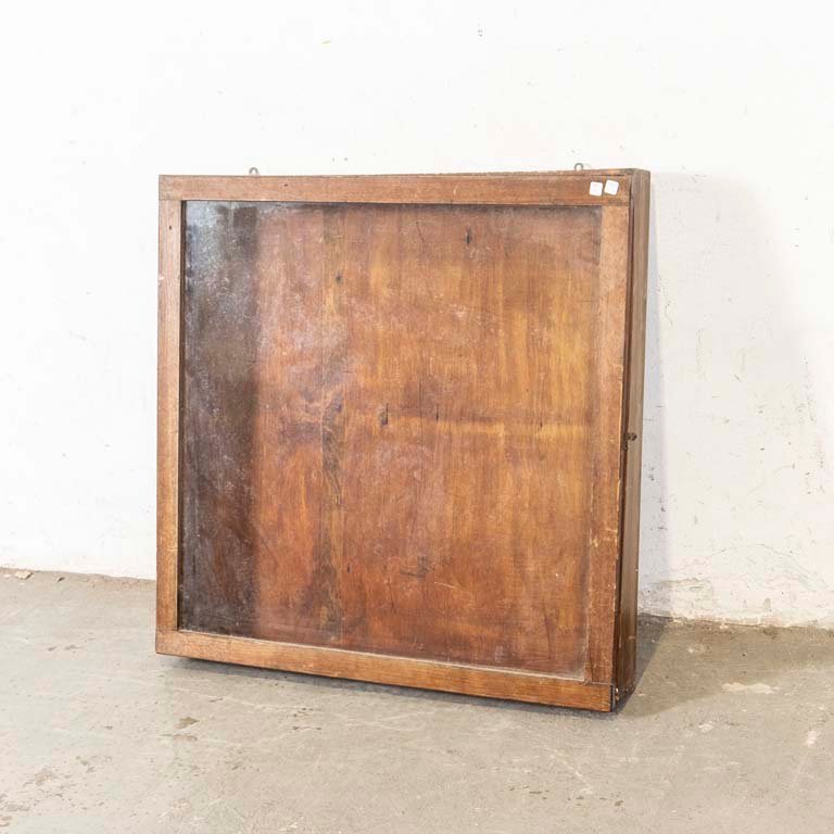 Lote anterior: Vitrina de pared en madera con puerta vidriada