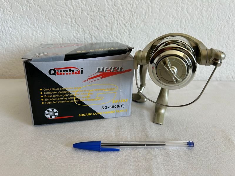 Reel de pesca nuevo y accesorios - imagen 4
