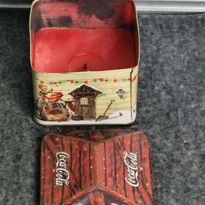 Lata Coca-Cola Decorada con Vela Aromática Navideña - imagen 2