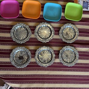 Lote anterior: Lote de 4 Portavasos Metálicos Ornamentales y 4 Bandejas Plásticas Cuadradas