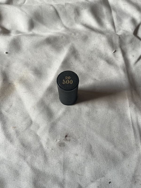 Porta monedas de bronce y cuero para 20 pesos - imagen 2