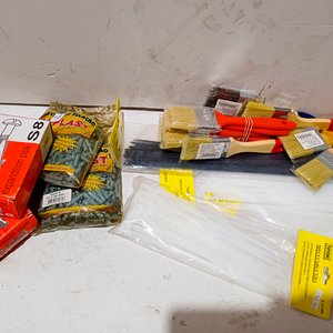 Lote de Tacos Fisher, Precintos y Pinceles Varios - imagen 2